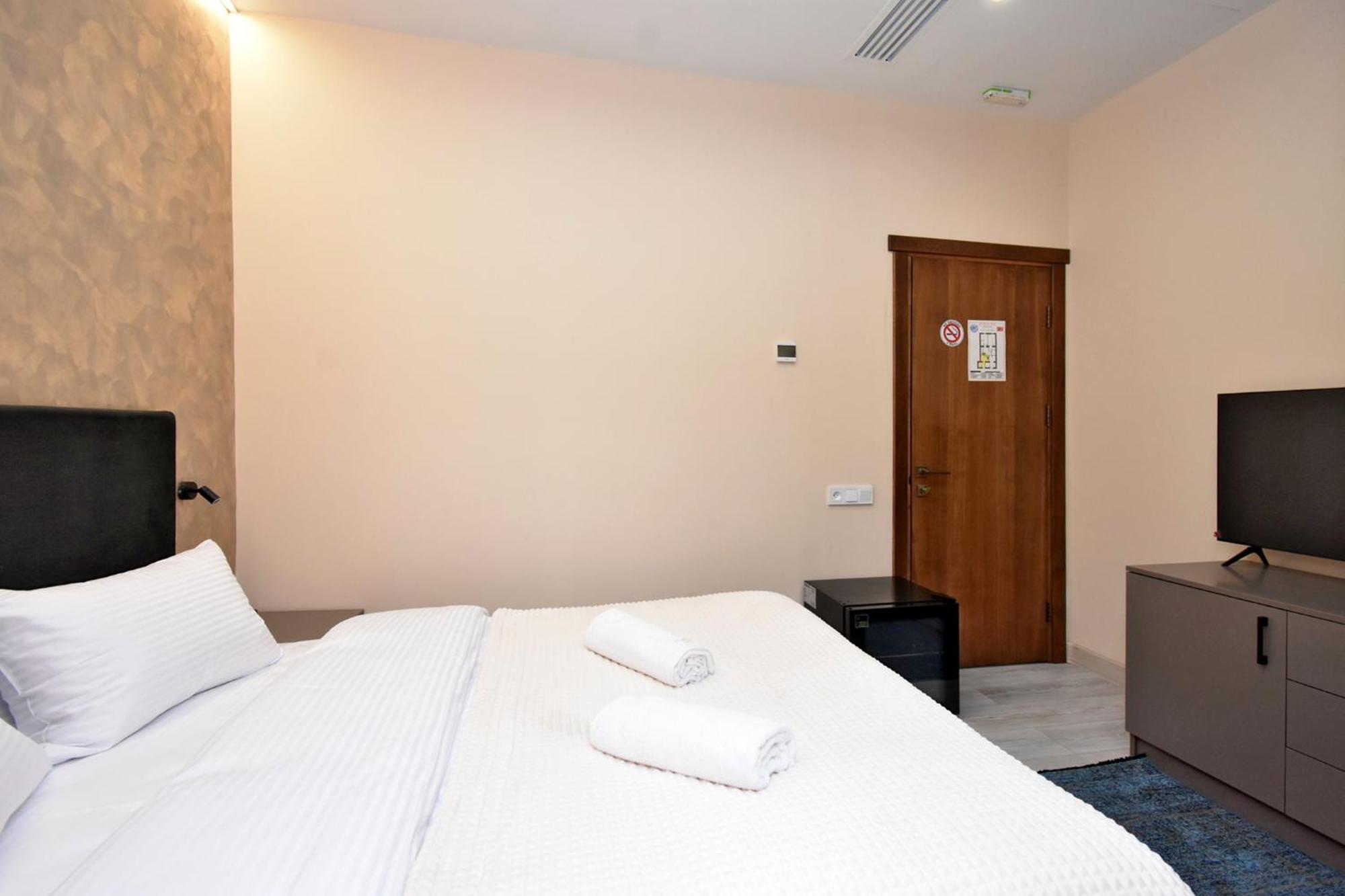 Avenue 23 Boutique Hotel Yerevan Bagian luar foto