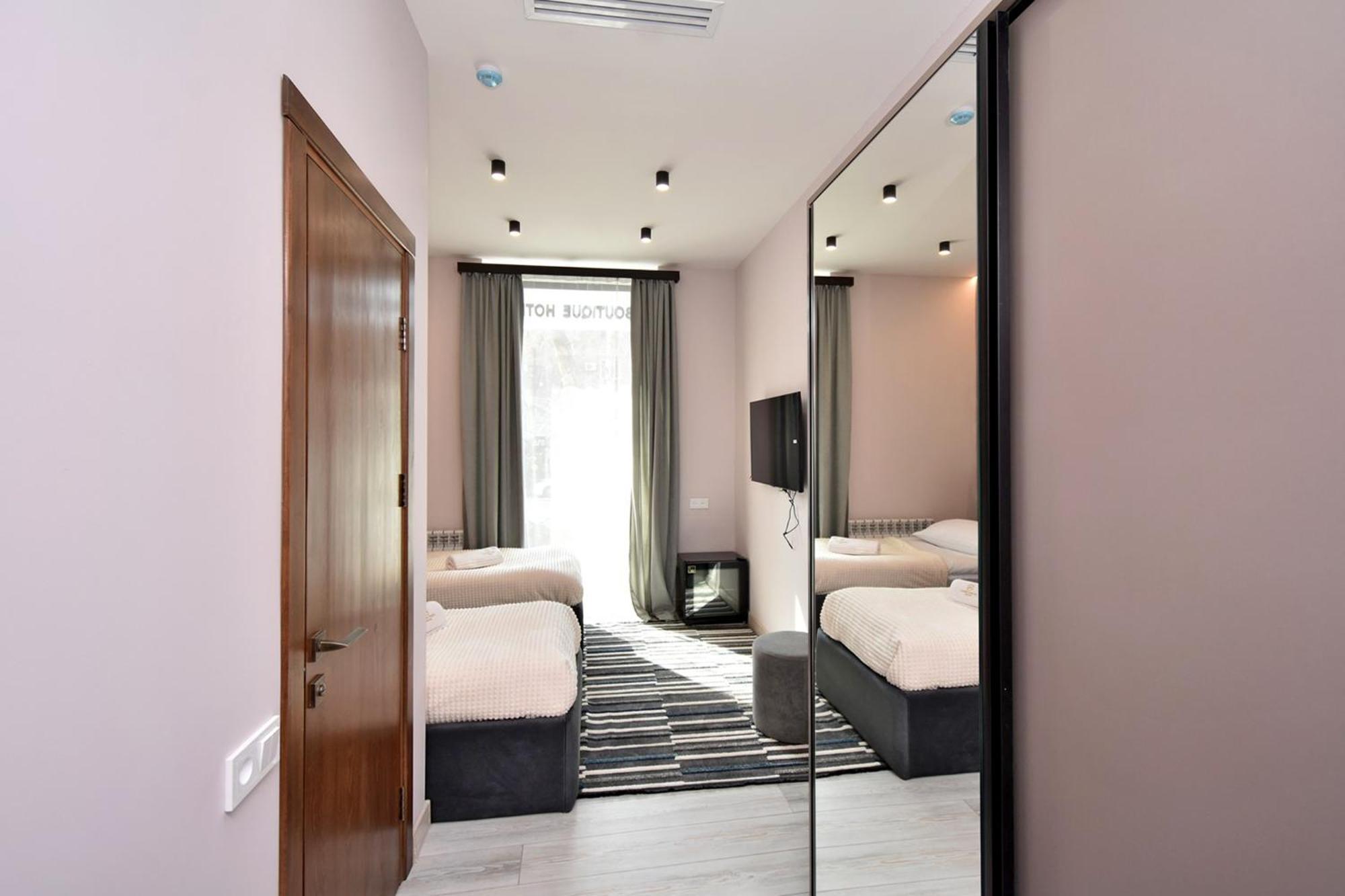 Avenue 23 Boutique Hotel Yerevan Bagian luar foto