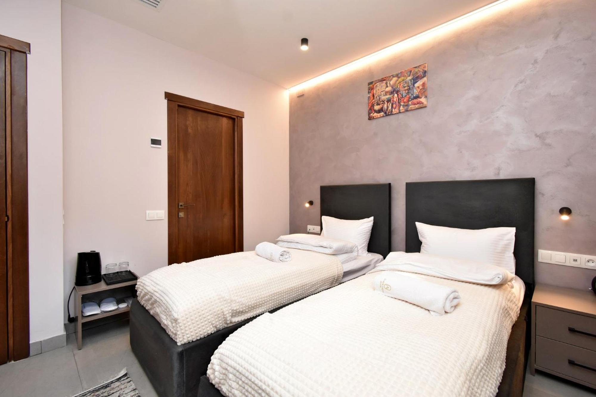 Avenue 23 Boutique Hotel Yerevan Bagian luar foto